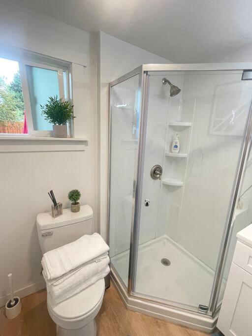 New Private Tiny Home Near Greenlake/Lightrail/I-5 ซีแอตเทิล ภายนอก รูปภาพ